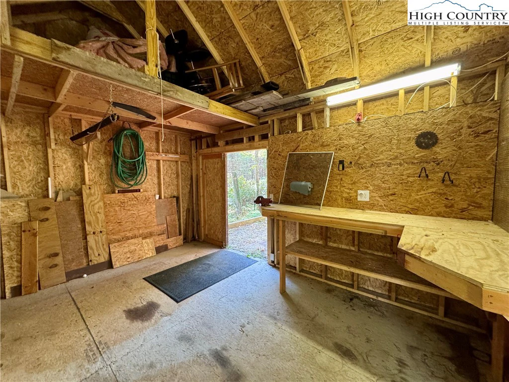 Image number 18 for the current listing