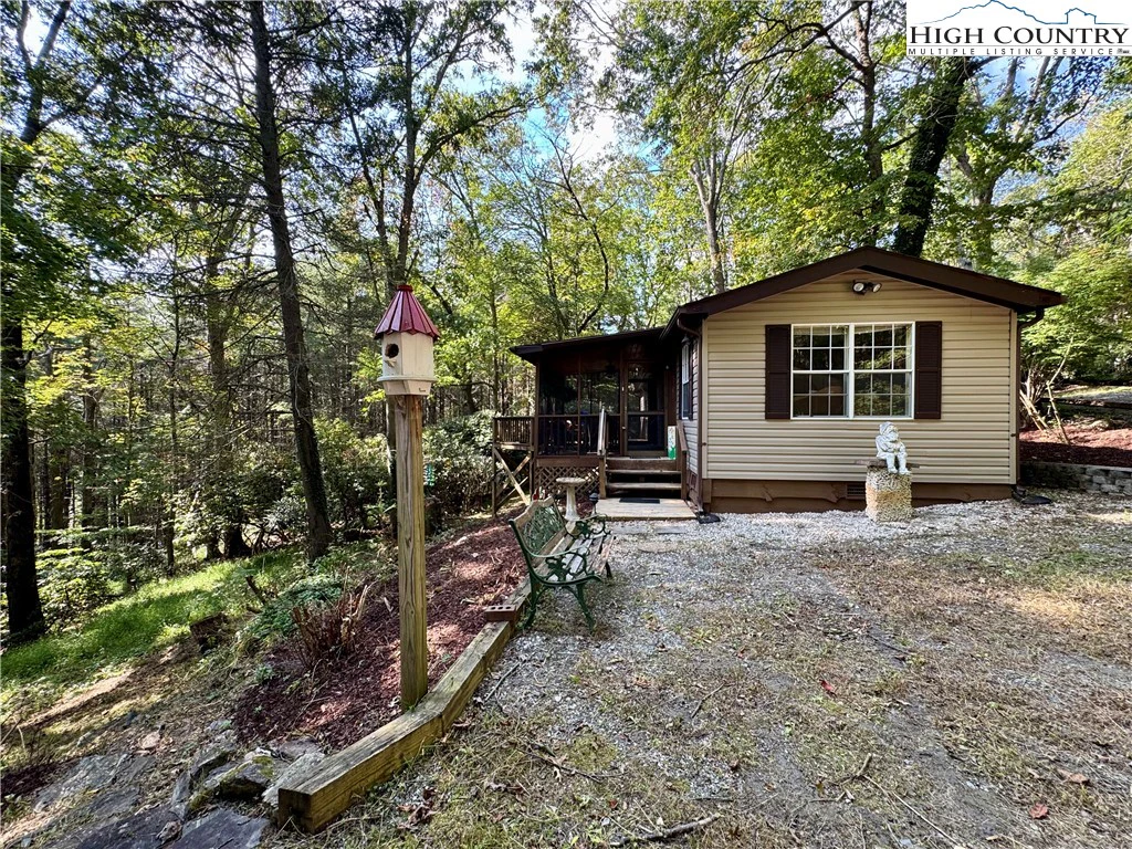 Image number 1 for the current listing