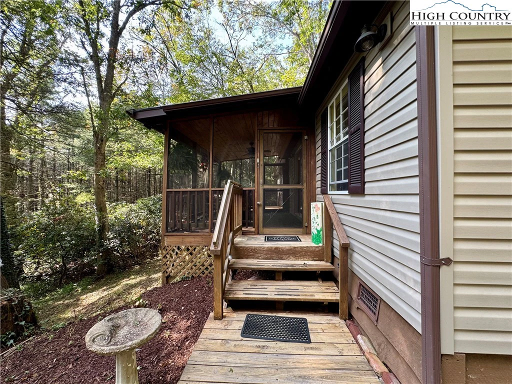 Image number 9 for the current listing