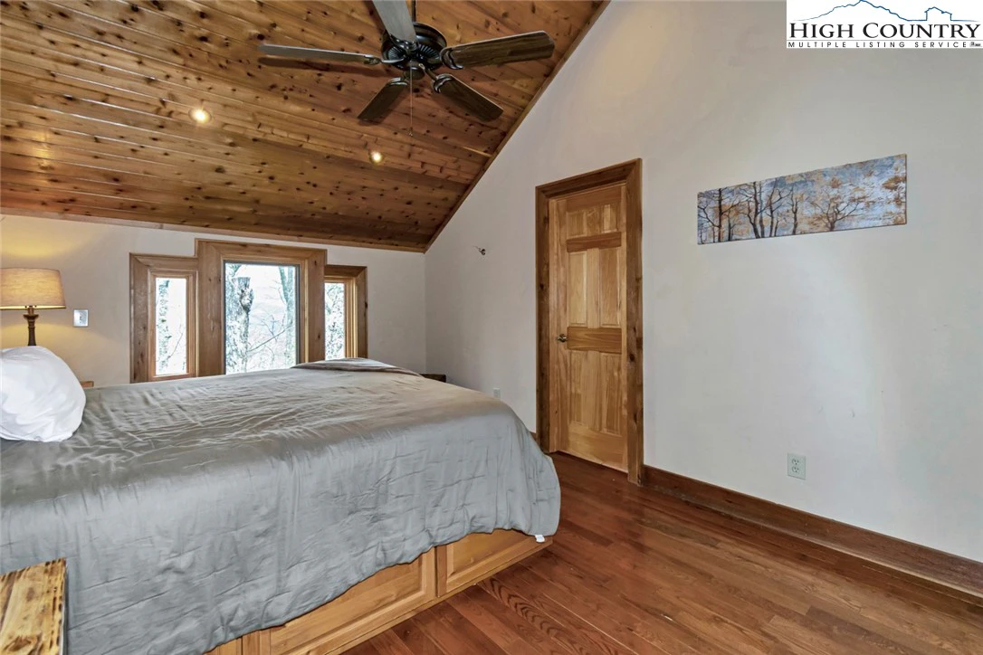 Image number 12 for the current listing