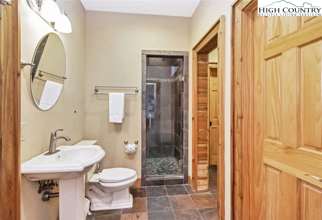 Image number 3 for the current listing
