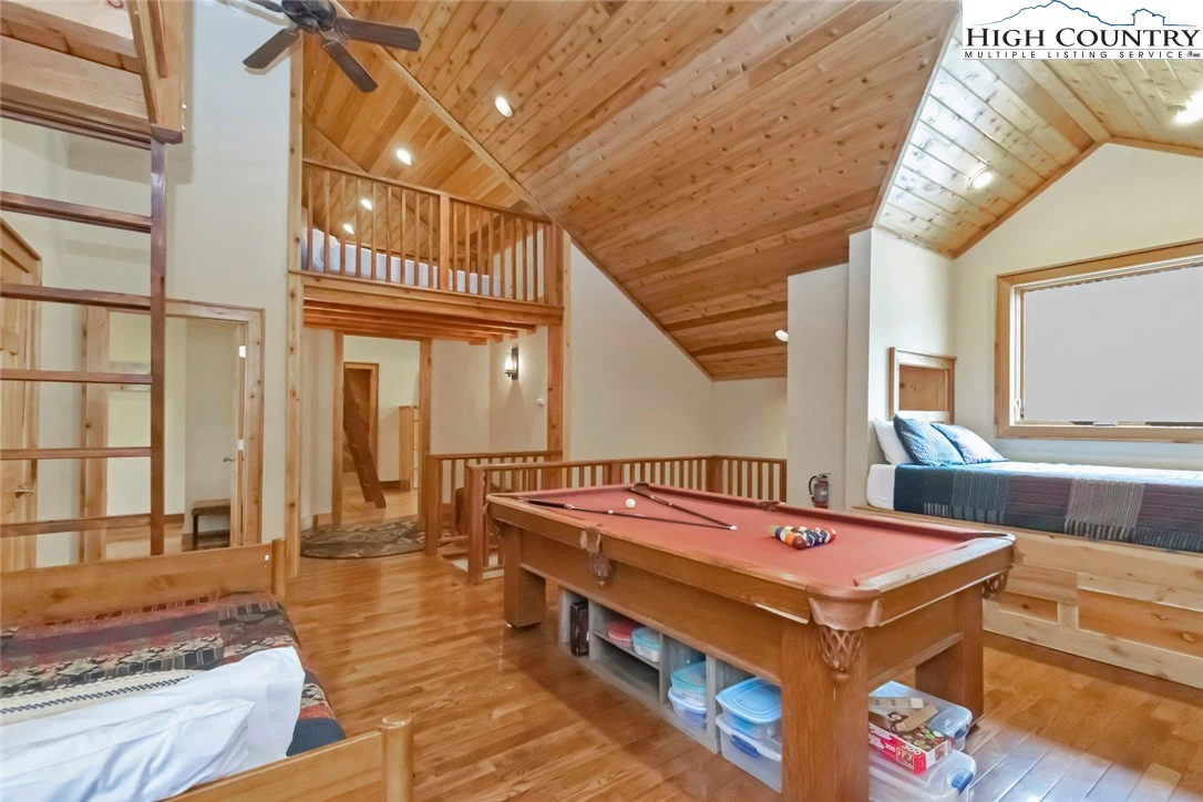 Image number 5 for the current listing