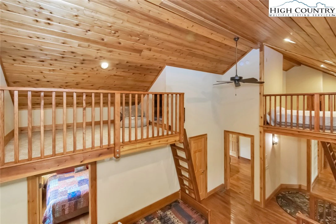 Image number 7 for the current listing