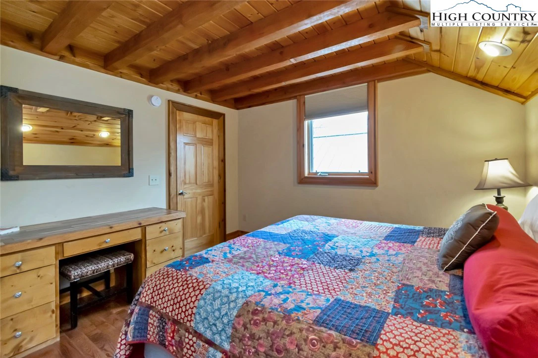 Image number 8 for the current listing