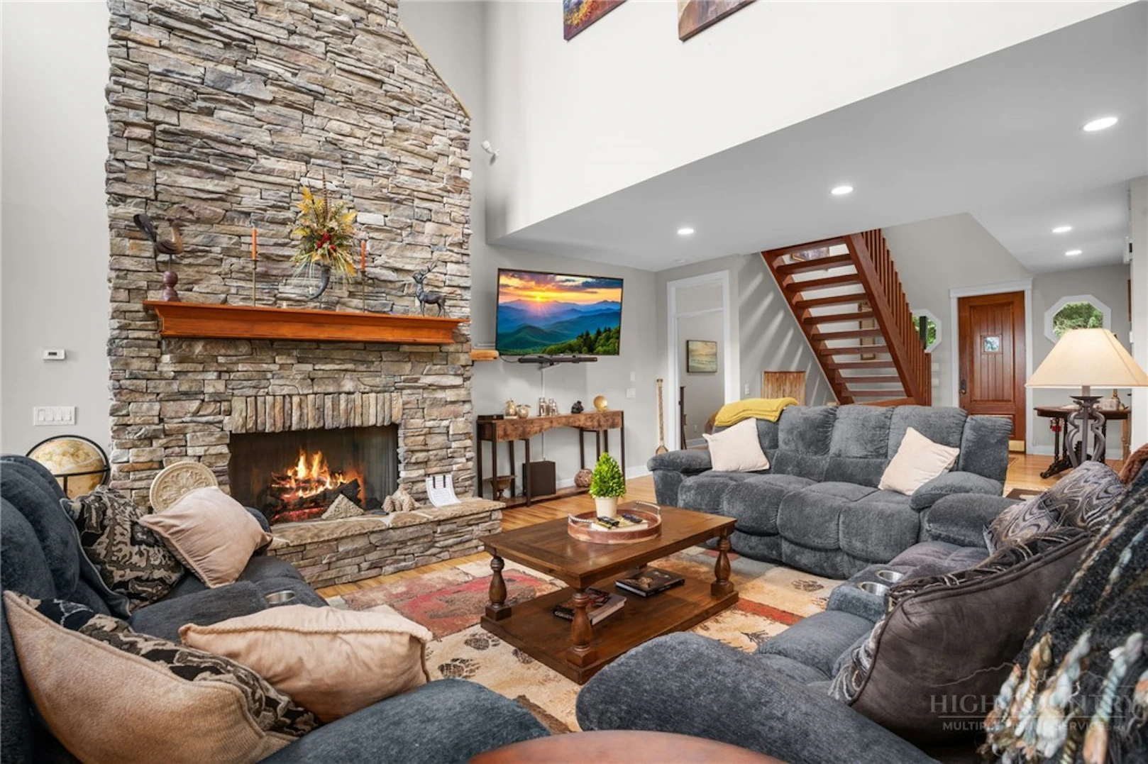Image number 15 for the current listing