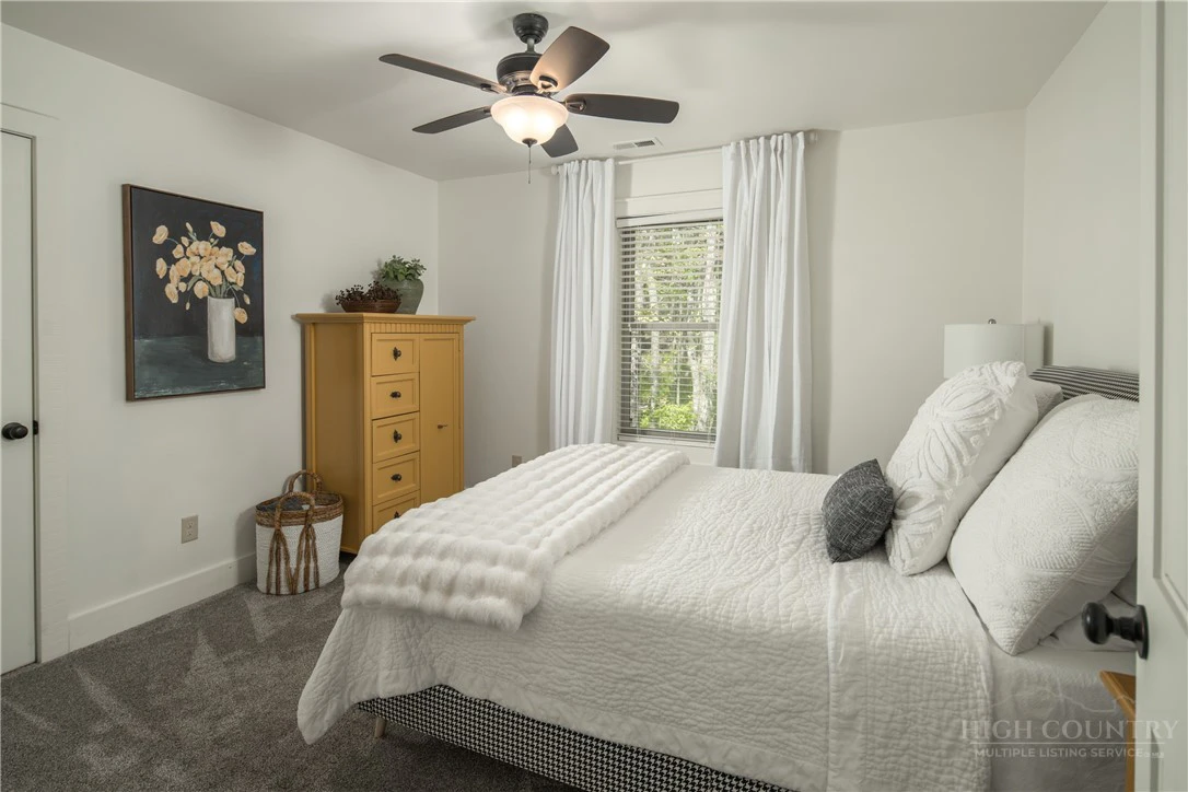 Image number 14 for the current listing