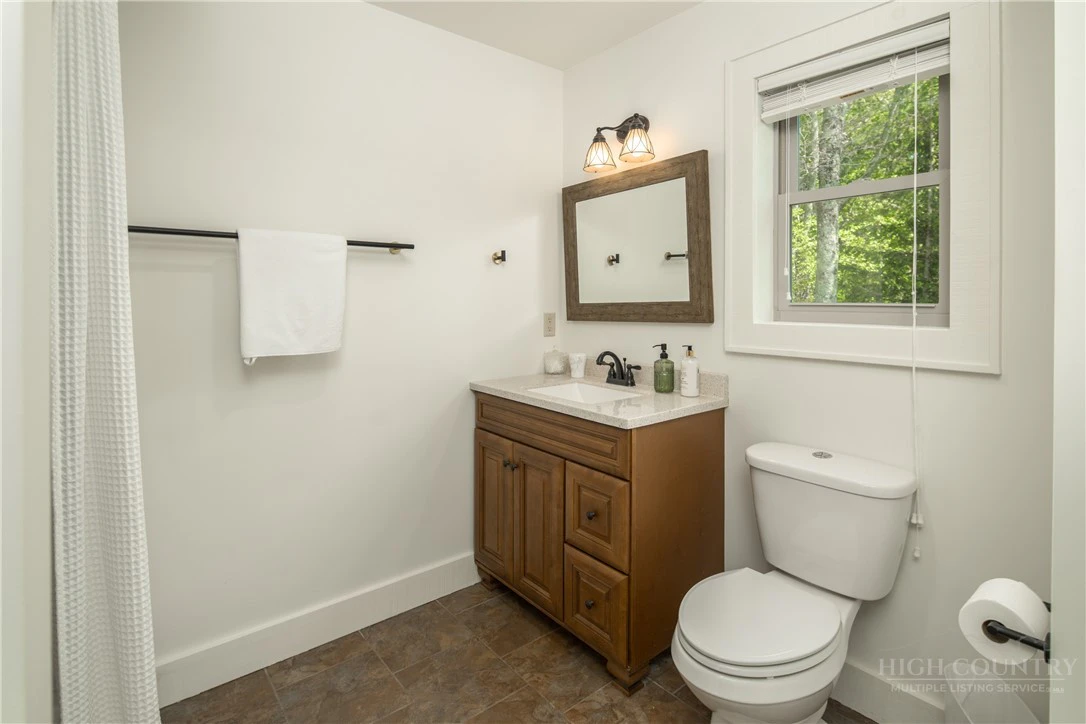 Image number 4 for the current listing
