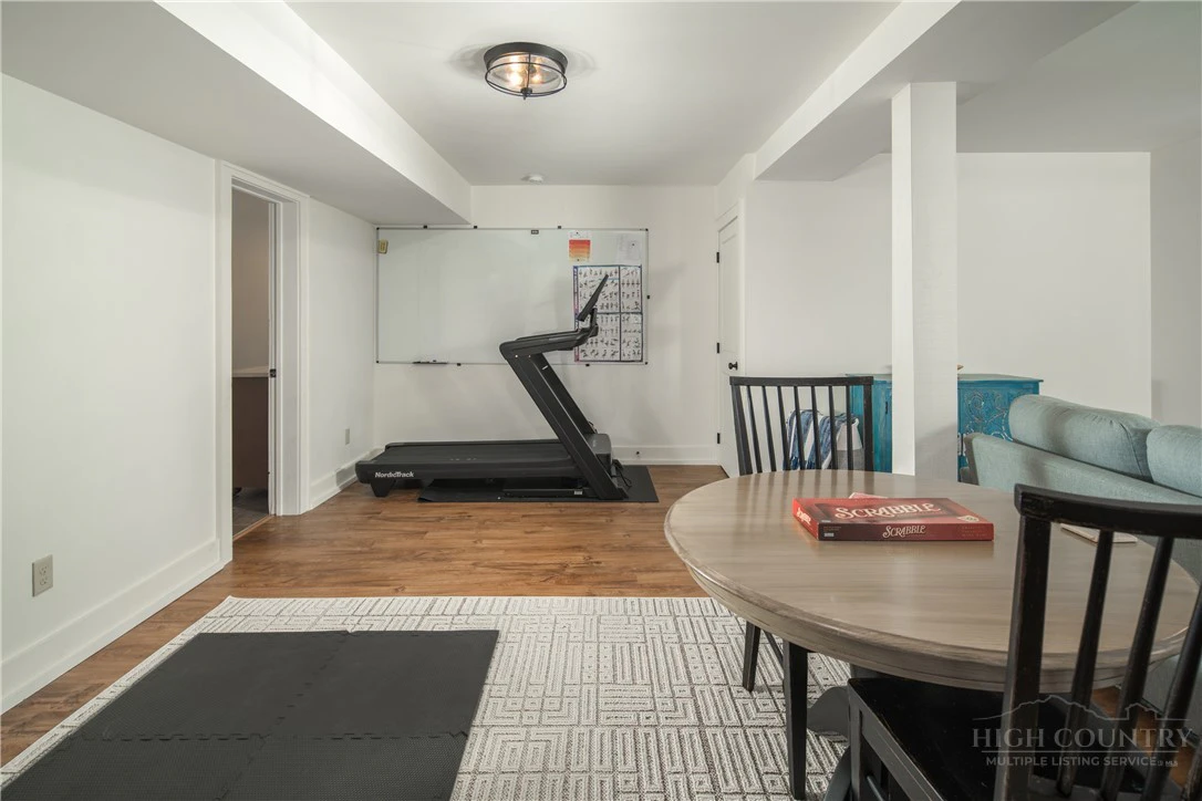 Image number 9 for the current listing
