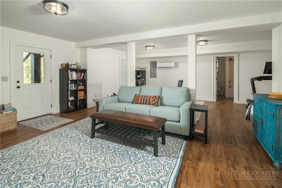 Image number 10 for the current listing