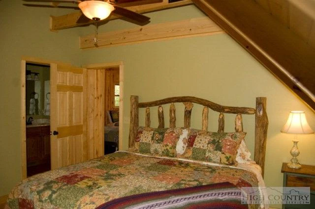 Image number 4 for the current listing