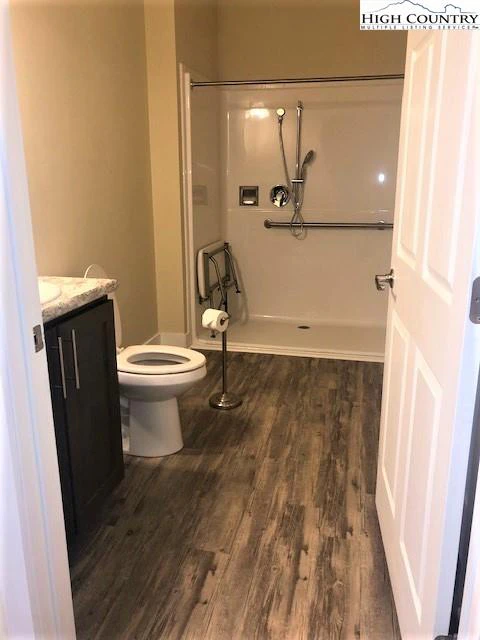 Image number 2 for the current listing