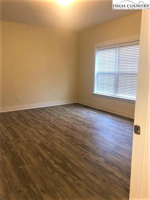 Image number 12 for the current listing
