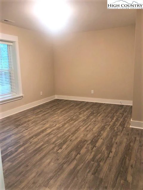 Image number 6 for the current listing