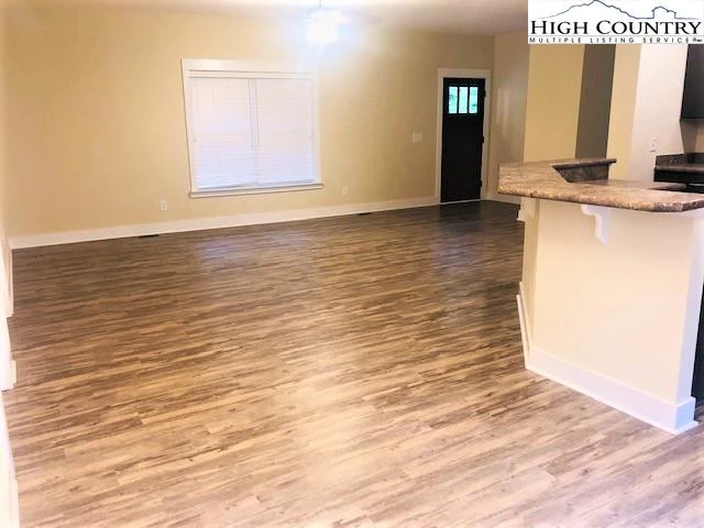 Image number 18 for the current listing