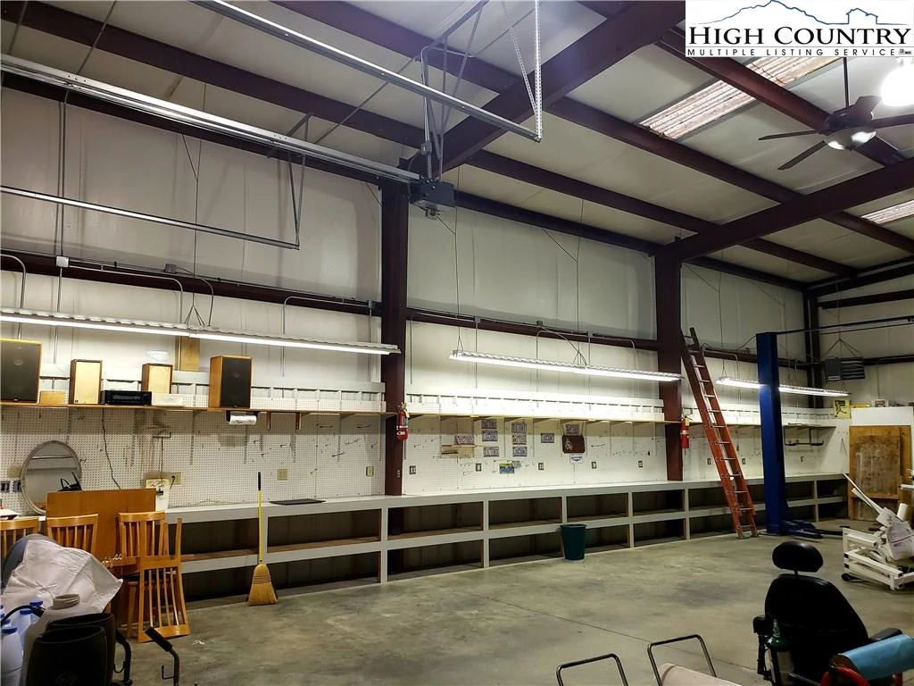 Image number 3 for the current listing