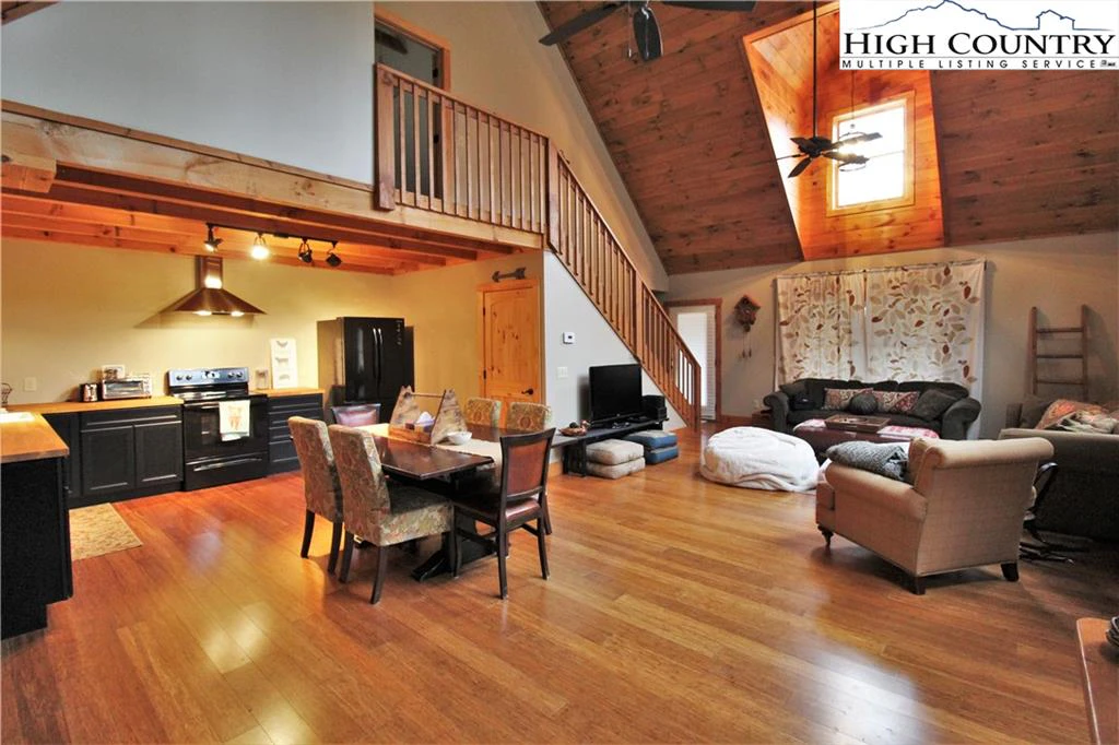 Image number 23 for the current listing