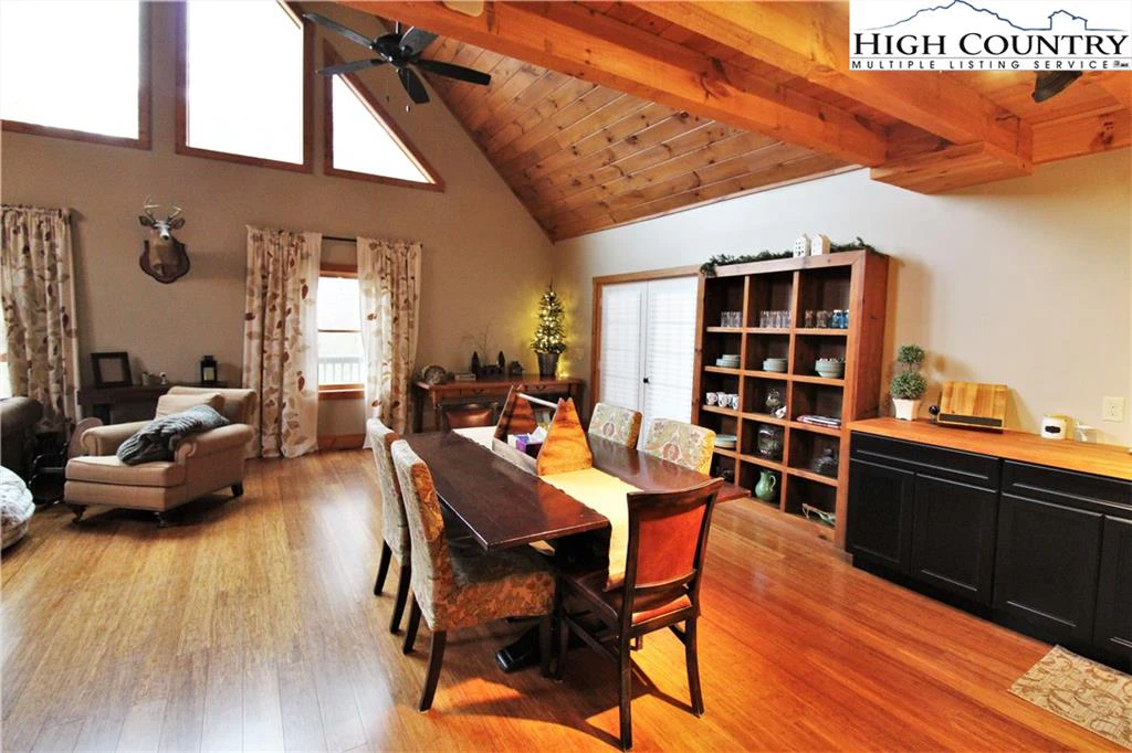 Image number 21 for the current listing