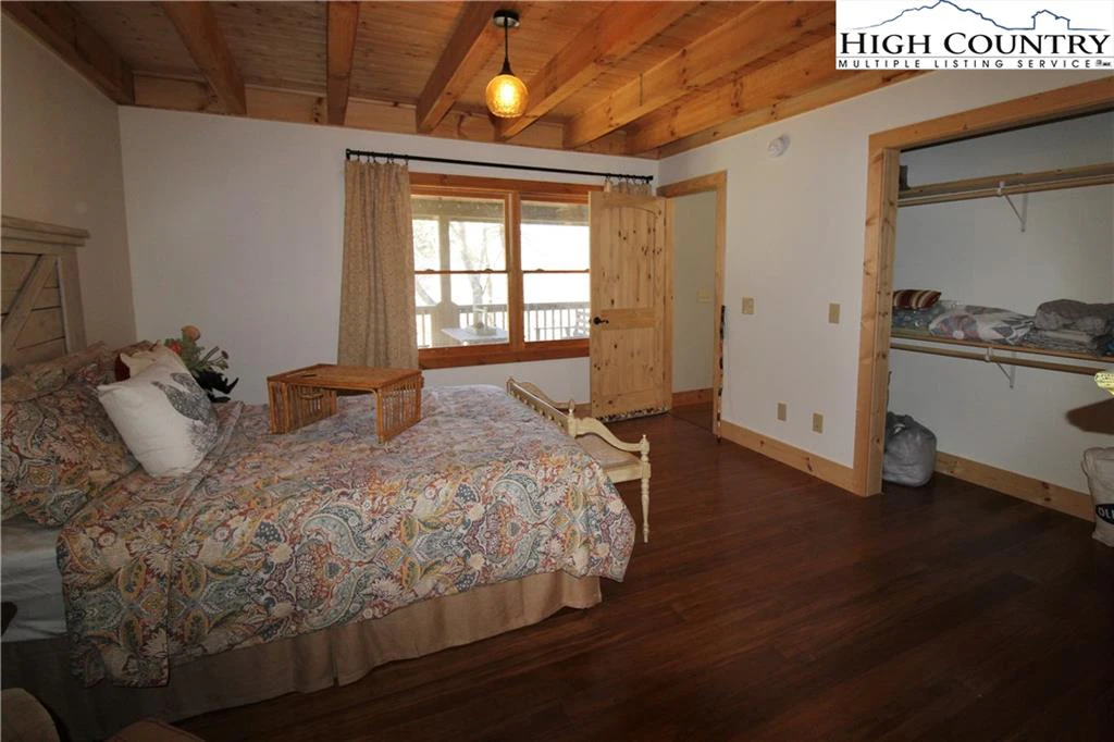 Image number 10 for the current listing