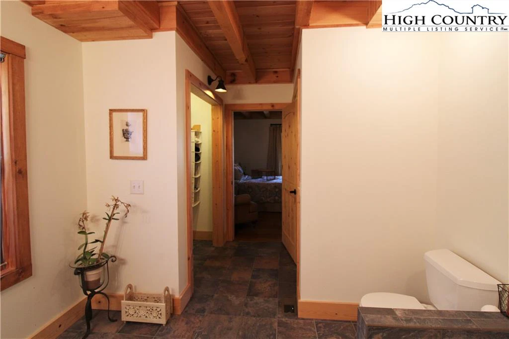 Image number 3 for the current listing