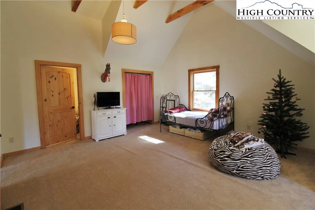 Image number 5 for the current listing