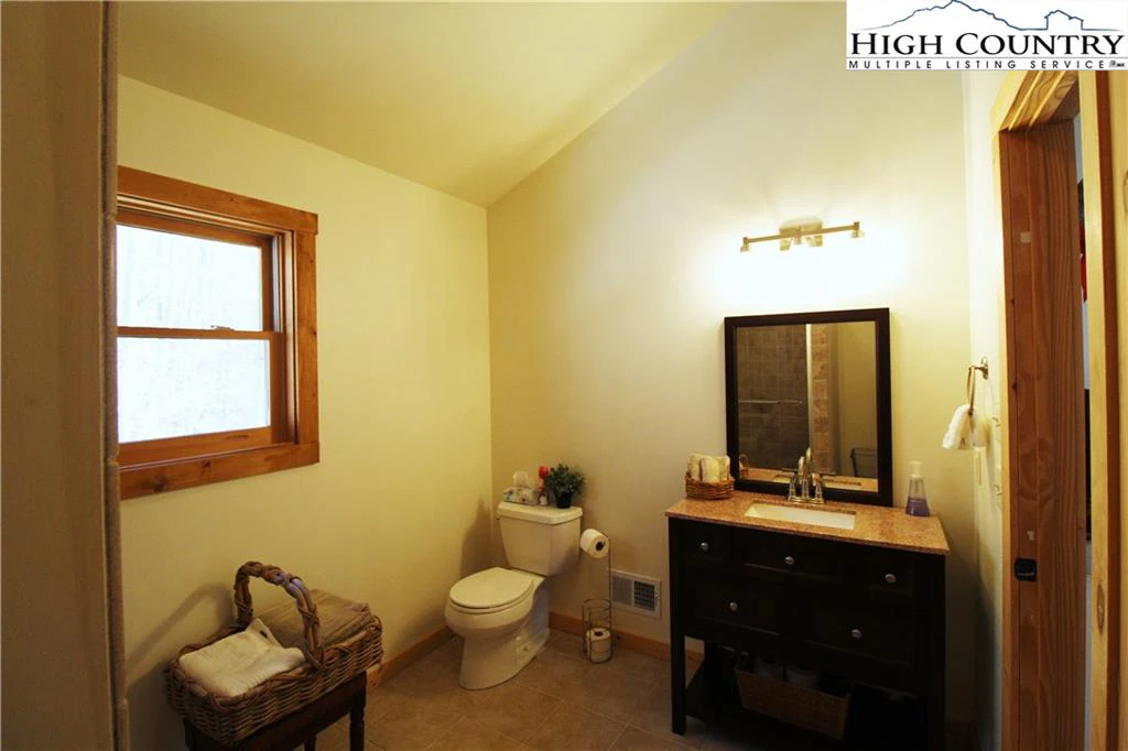 Image number 7 for the current listing