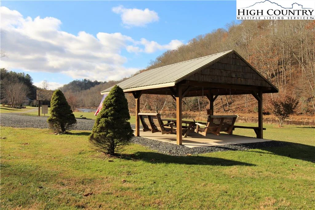 Image number 14 for the current listing