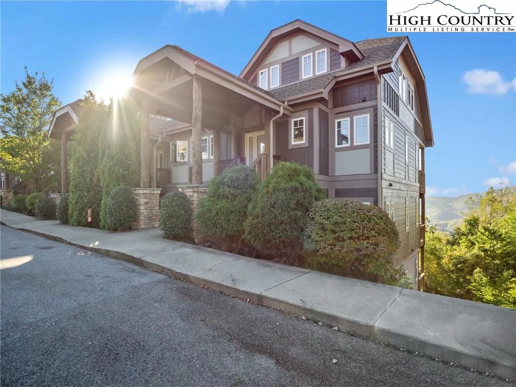Image number 1 for the current listing