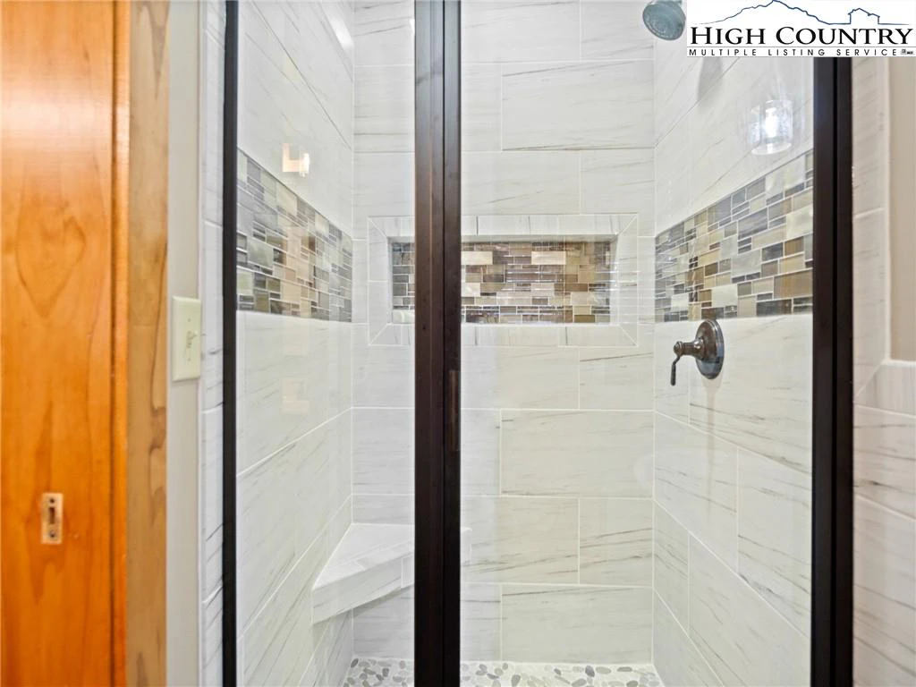 Image number 12 for the current listing
