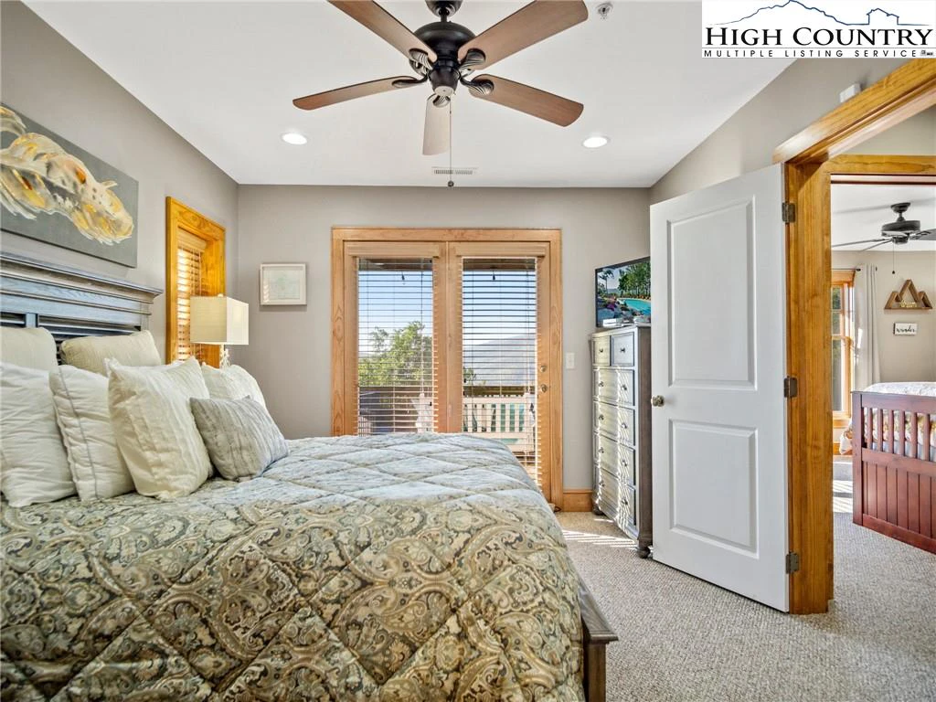 Image number 9 for the current listing