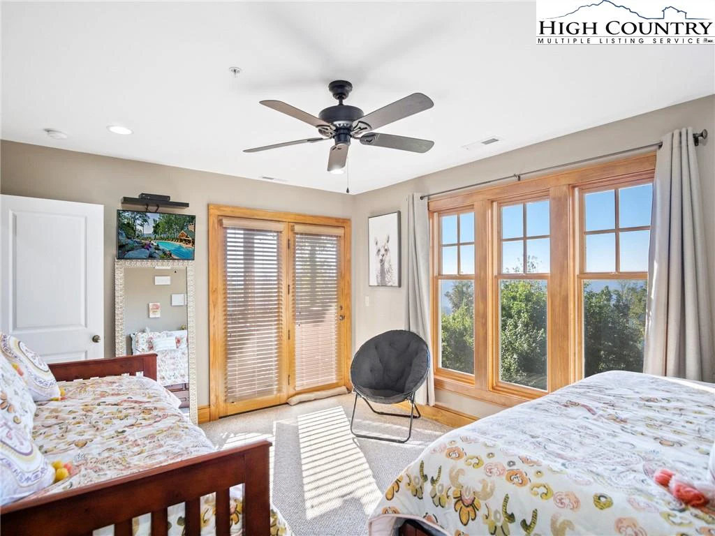 Image number 13 for the current listing