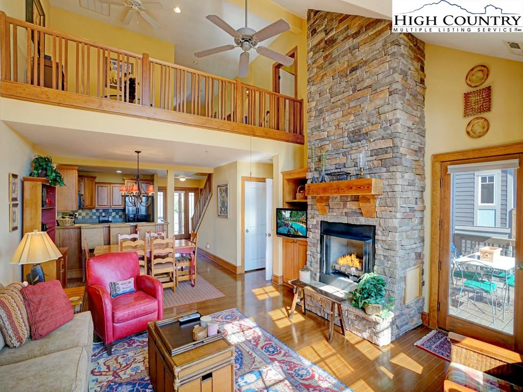 Image number 19 for the current listing