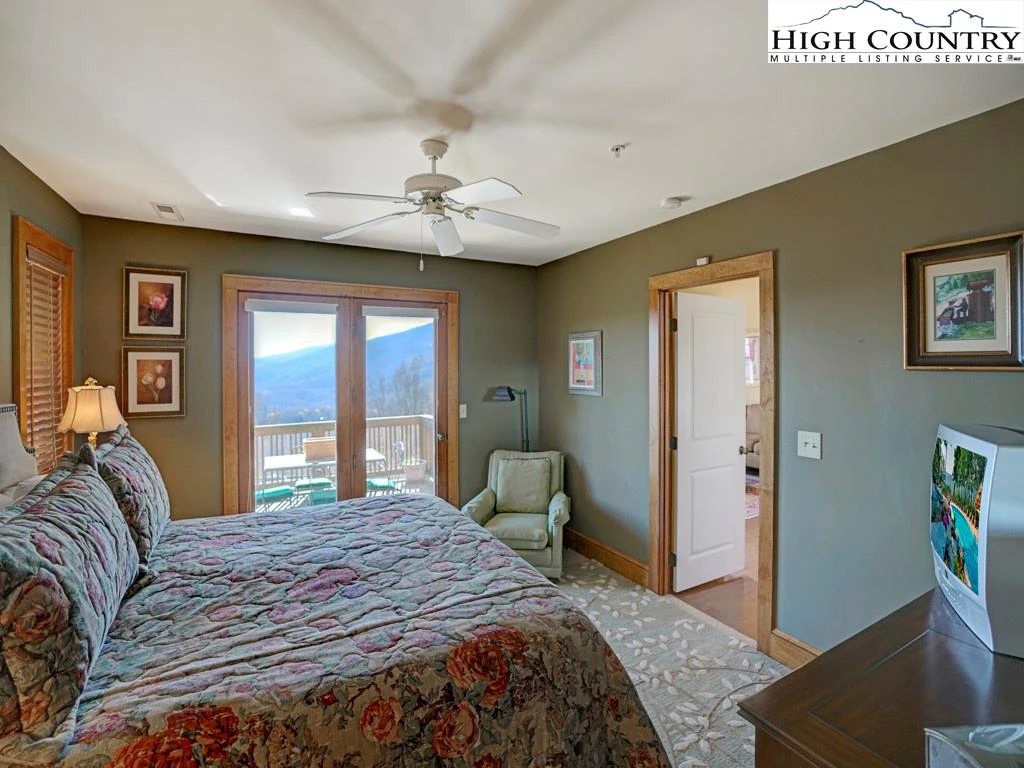 Image number 2 for the current listing