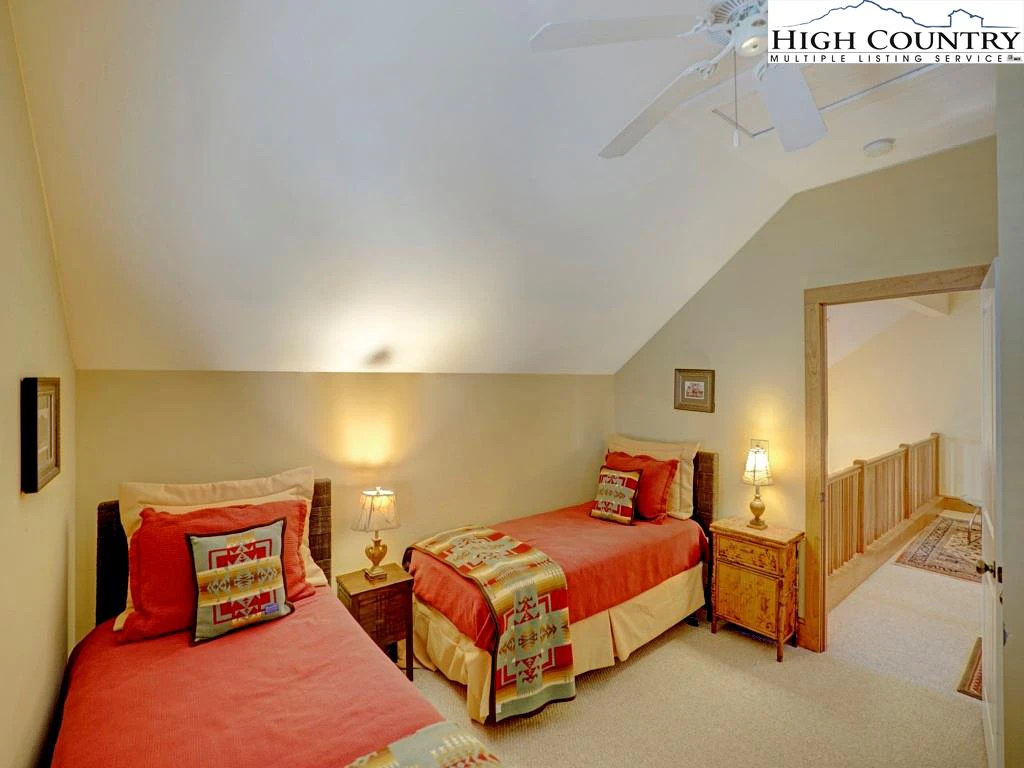 Image number 12 for the current listing