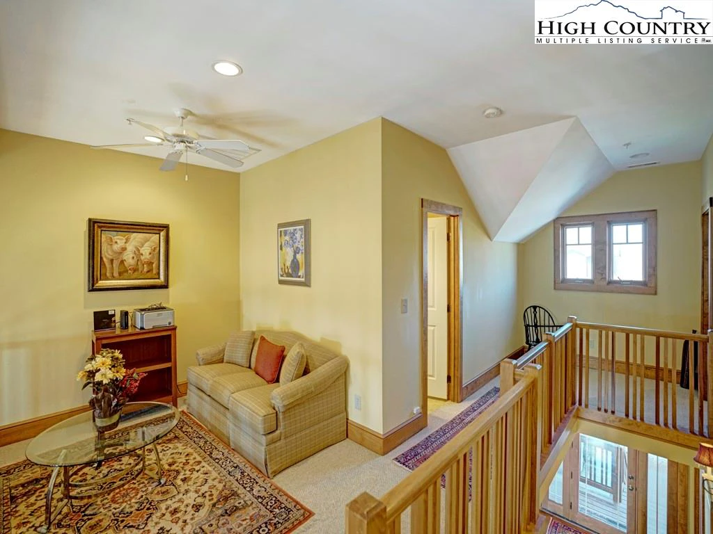 Image number 11 for the current listing