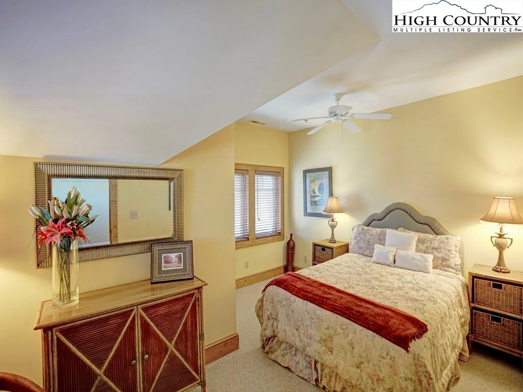 Image number 9 for the current listing