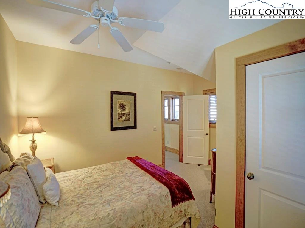Image number 8 for the current listing
