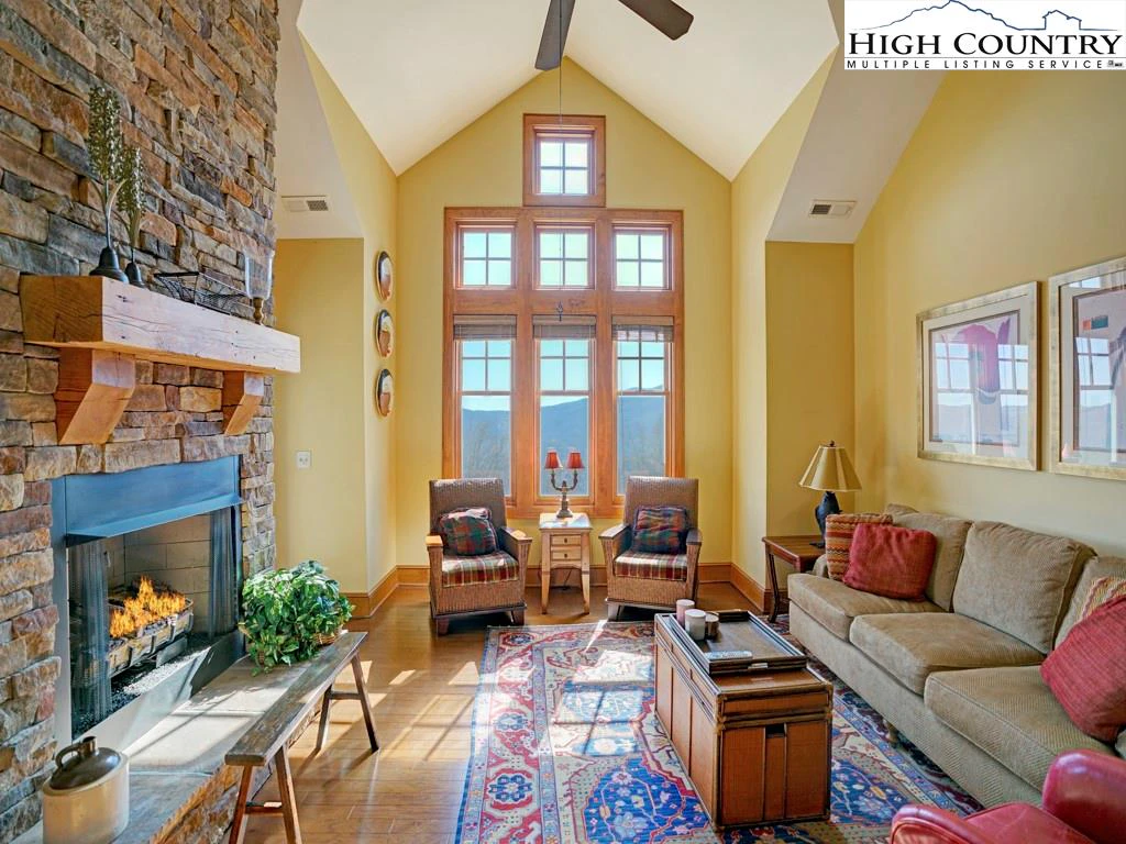 Image number 21 for the current listing