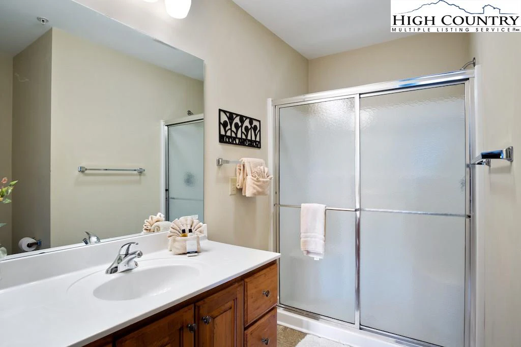 Image number 3 for the current listing