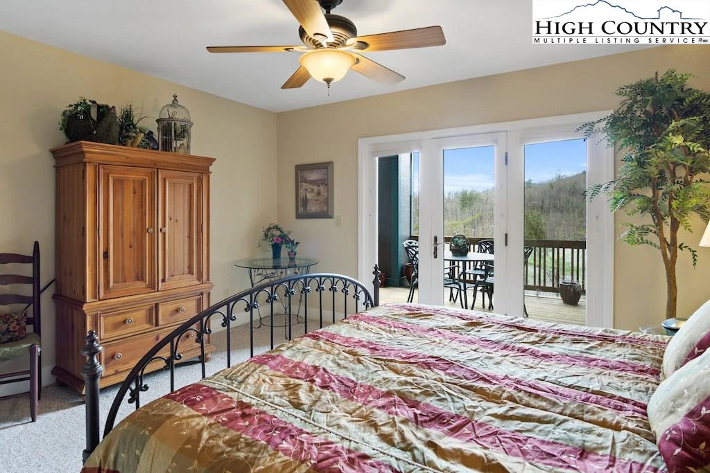 Image number 4 for the current listing