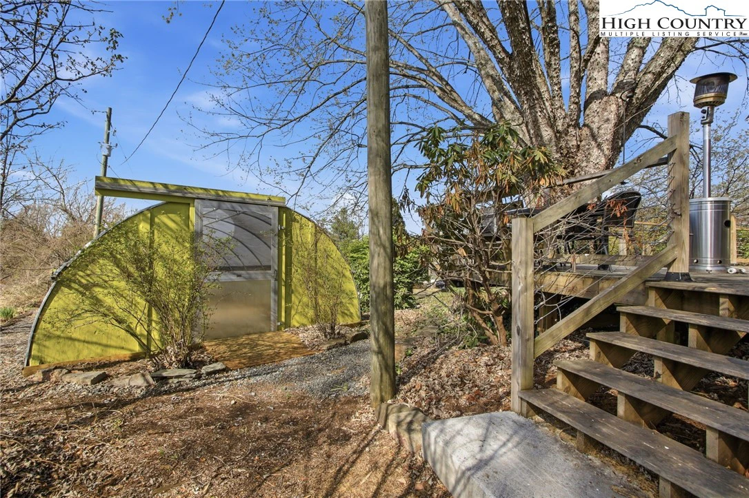 Image number 18 for the current listing