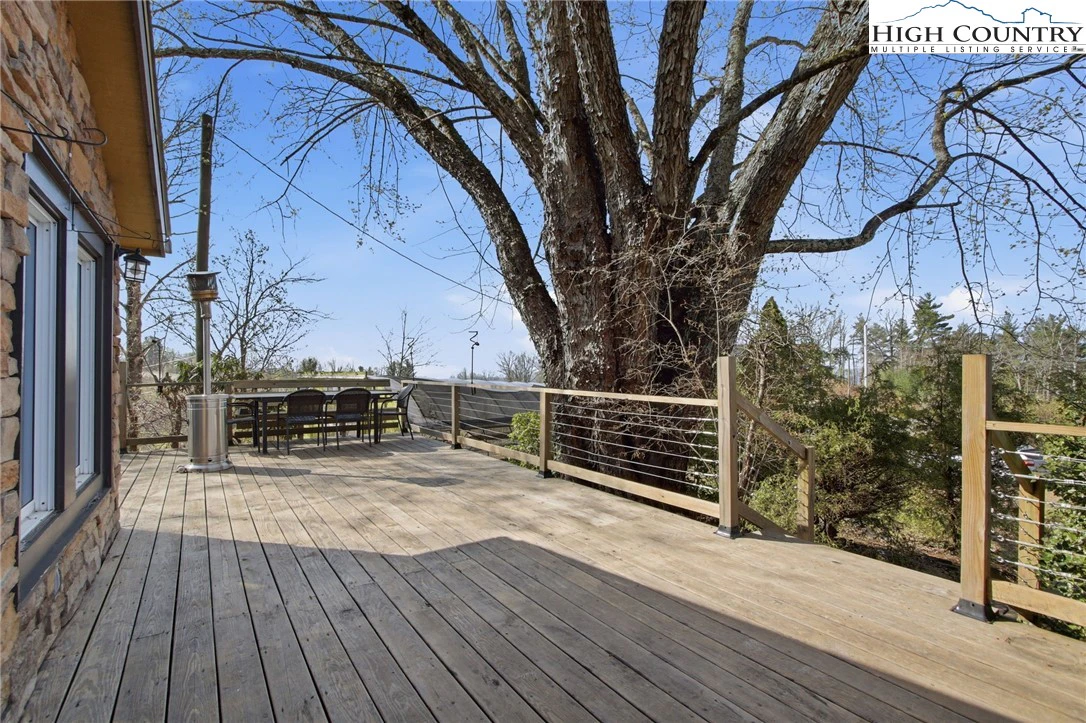 Image number 16 for the current listing