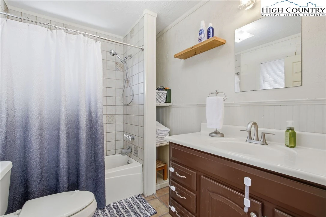 Image number 3 for the current listing