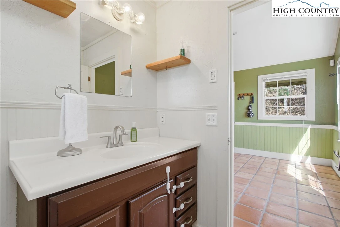 Image number 4 for the current listing