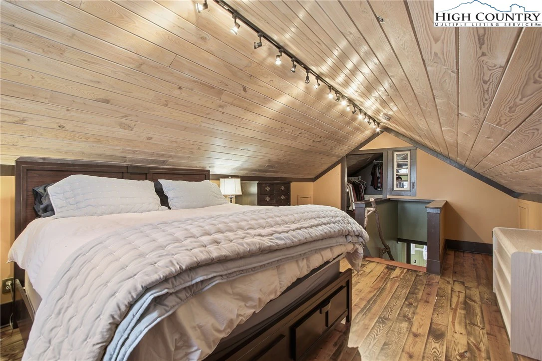 Image number 6 for the current listing