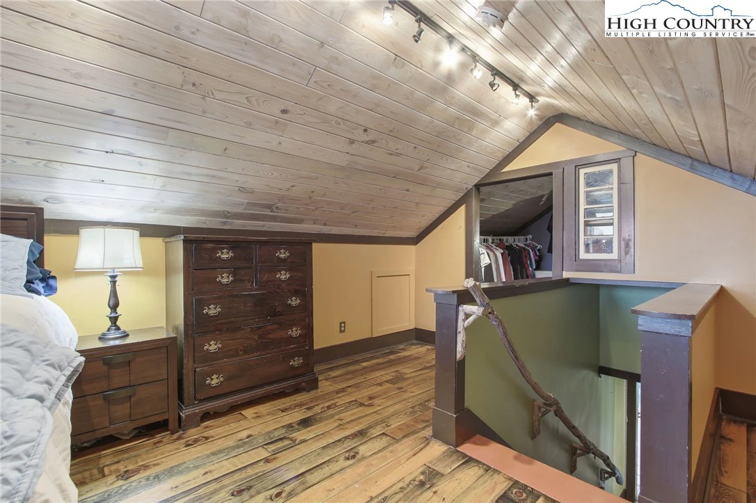 Image number 7 for the current listing
