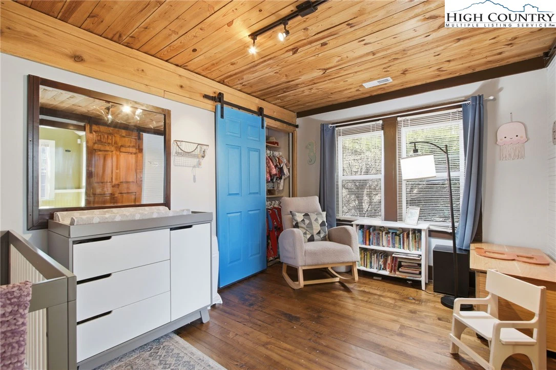 Image number 14 for the current listing