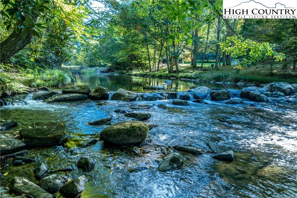 Image number 14 for the current listing