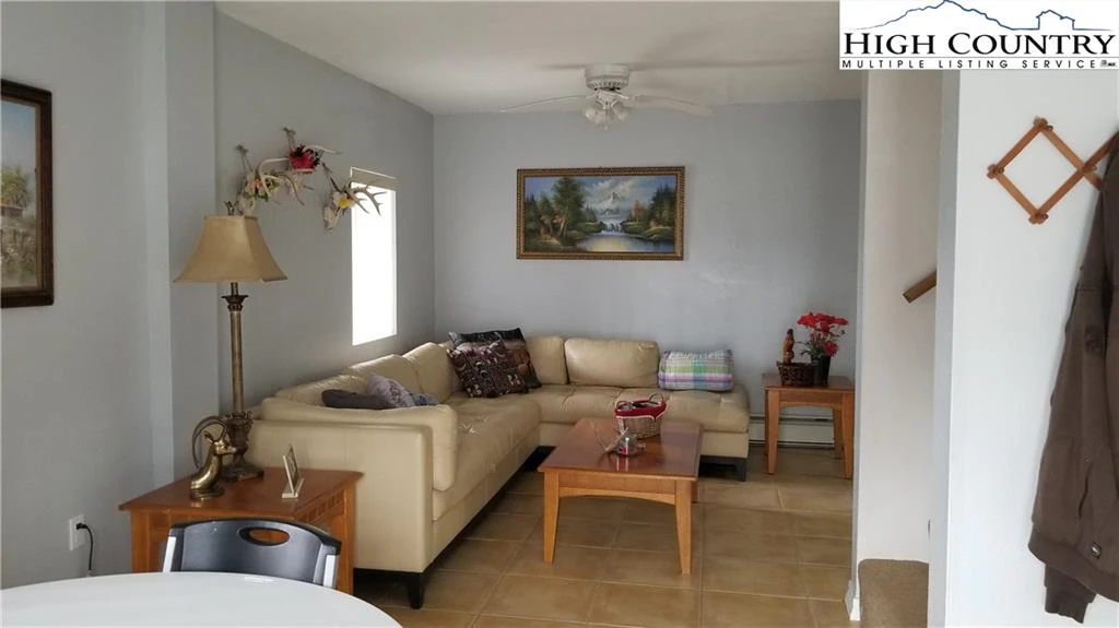 Image number 3 for the current listing