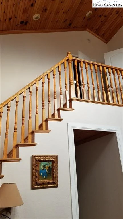 Image number 11 for the current listing