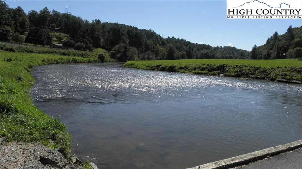 Image number 2 for the current listing